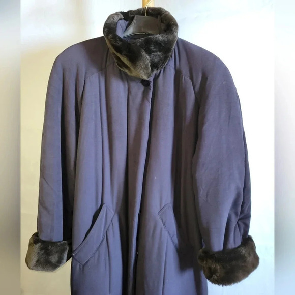 Vintage Womens Jones New York Long  Warm Winter Coat Navy Blue Medium - Picture 11 of 11